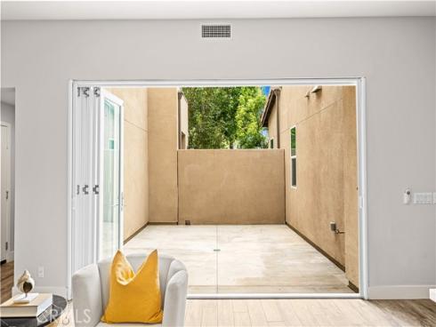 220  Follyhatch  , Irvine, CA