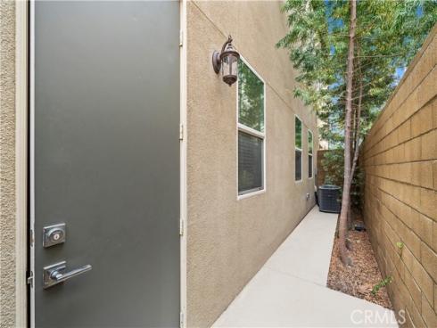 220  Follyhatch  , Irvine, CA