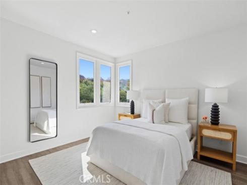21  Chester  , Irvine, CA