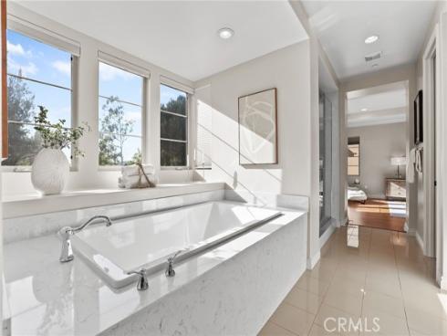 10 Shadybend , Irvine, CA
