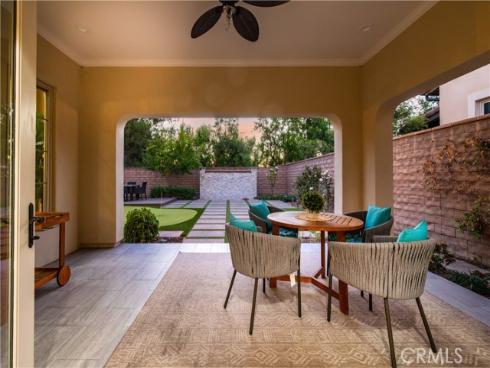 10 Shadybend , Irvine, CA