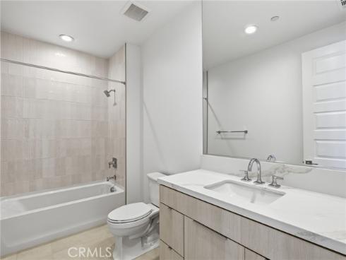 125  Apron  , Irvine, CA