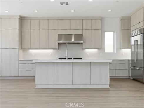 125  Apron  , Irvine, CA