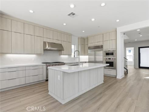 125  Apron  , Irvine, CA