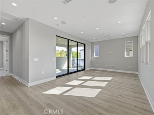 125  Apron  , Irvine, CA