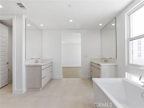 125  Apron  , Irvine, CA