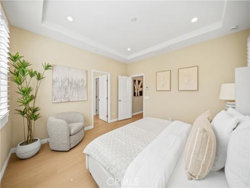 190 Crescent Moon , Irvine, CA
