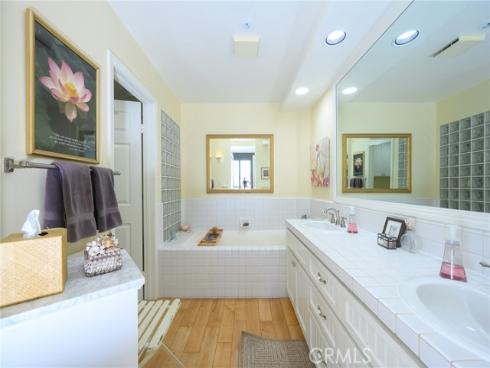 2243 Martin 211 , Irvine, CA