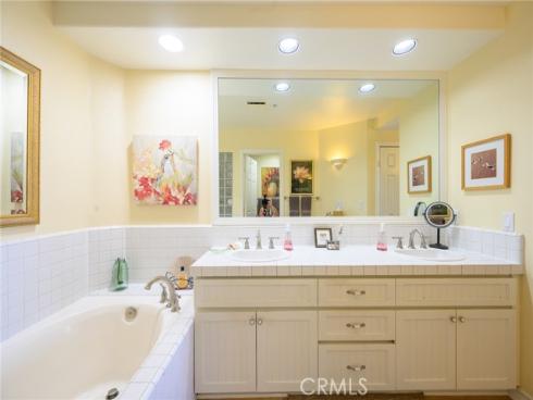 2243 Martin 211 , Irvine, CA
