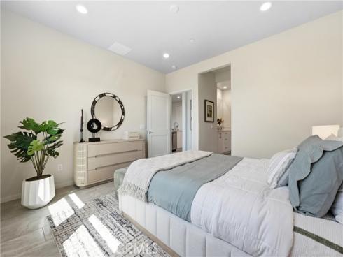 1184 Epic , Irvine, CA