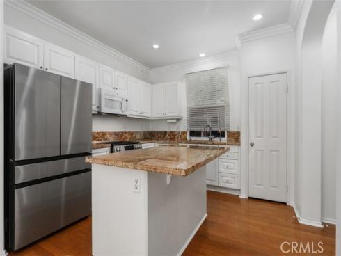 60 Avondale , Irvine, CA