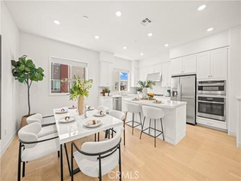 271 Lynx , Irvine, CA