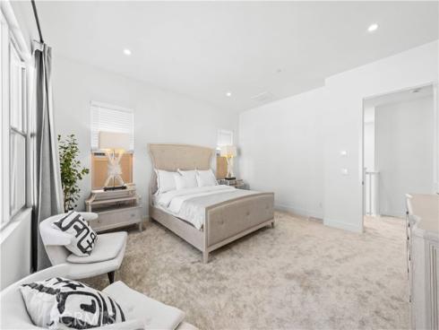 106 Glydon , Irvine, CA