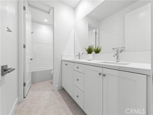 106 Glydon , Irvine, CA