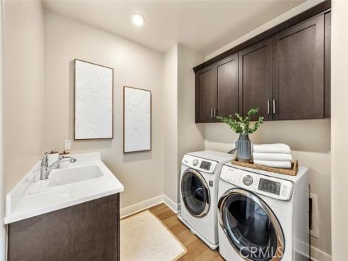 88 Iluna , Irvine, CA