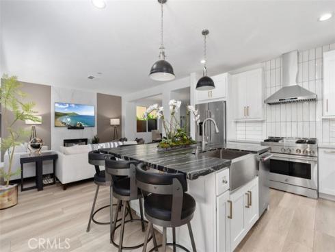 8 National Place, Irvine, CA