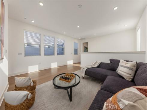 568 Mulligan , Irvine, CA
