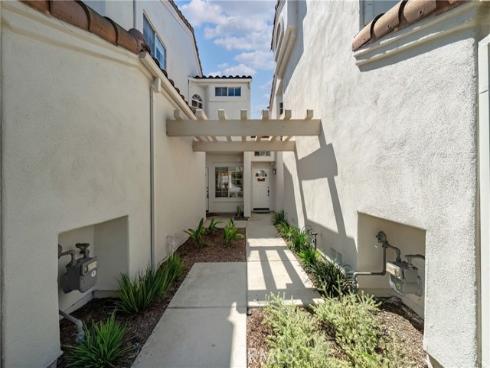 130  Almador  , Irvine, CA