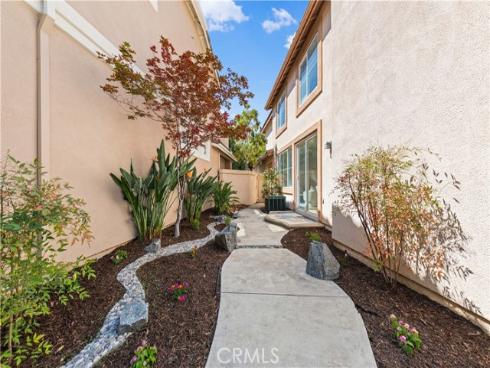 22 Santa Cruz Aisle , Irvine, CA