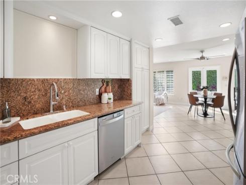 18 Timbergate , Irvine, CA