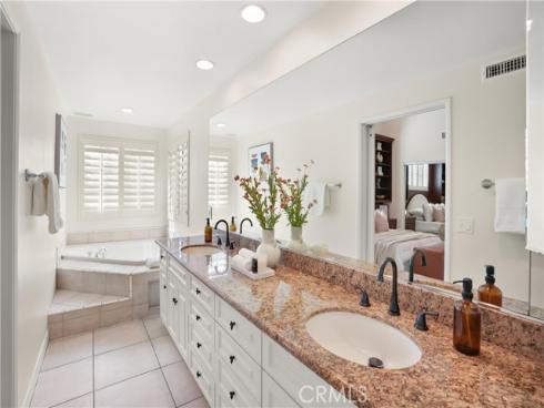 18 Timbergate , Irvine, CA