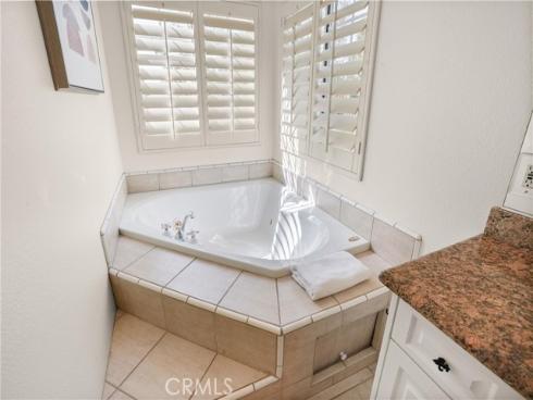 18 Timbergate , Irvine, CA