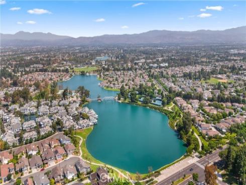 18 Timbergate , Irvine, CA
