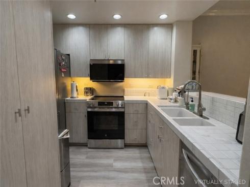 2253 Martin 107 , Irvine, CA