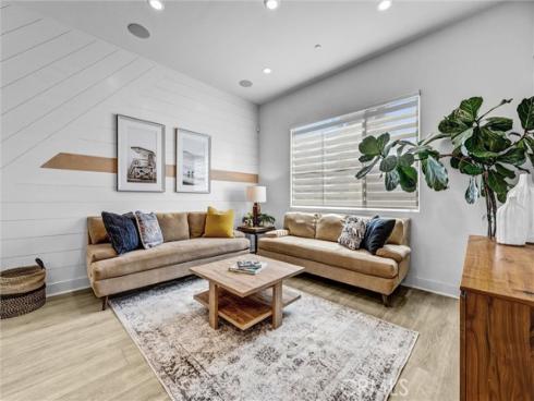 327 Novel , Irvine, CA