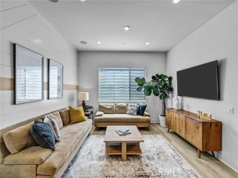 327 Novel , Irvine, CA
