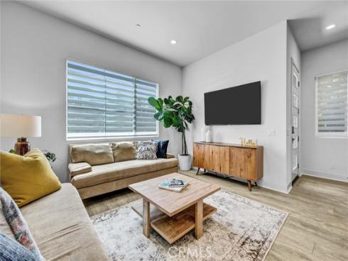327 Novel , Irvine, CA