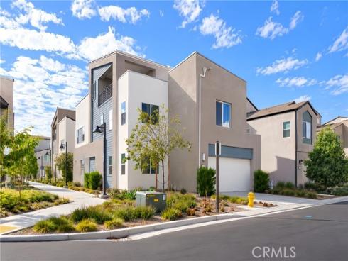 107 Sawbuck , Irvine, CA