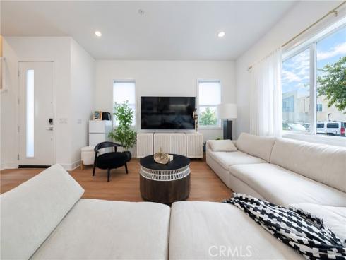 107 Sawbuck , Irvine, CA