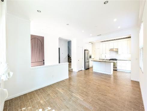 85  Thornhurst  , Irvine, CA