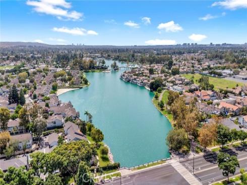 15 Brookfield , Irvine, CA