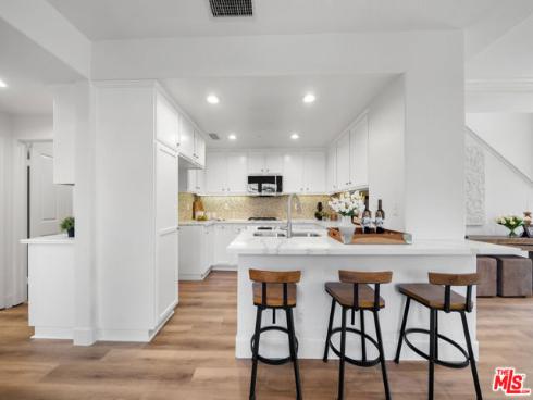 270 Lockford , Irvine, CA
