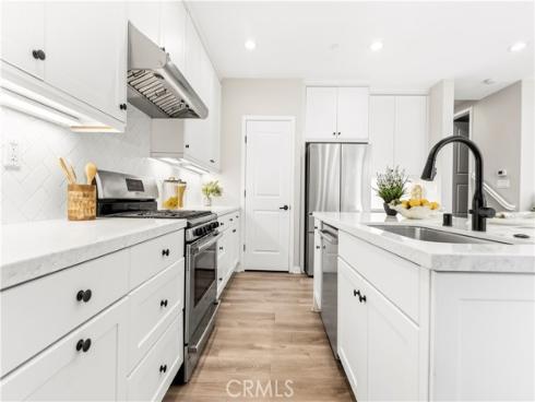 85  Kestrel  , Irvine, CA