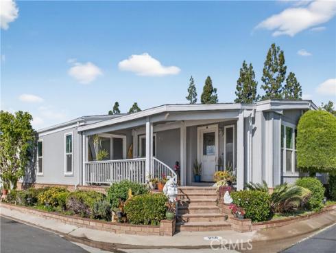5200 Irvine Boulevard 256