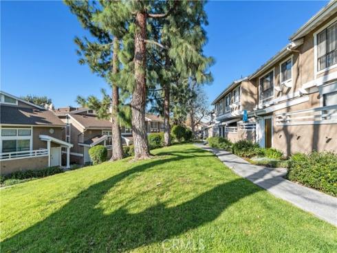 911 W Imperial  65 , La Habra, CA