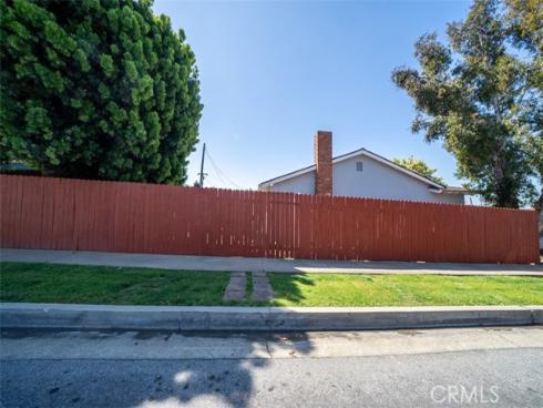 900  Vecino   Street, La Habra, CA