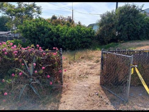 902  E Greenwood Ave  , La Habra, CA