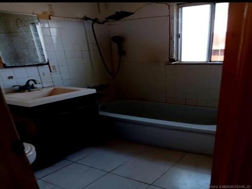 902  E Greenwood Ave  , La Habra, CA