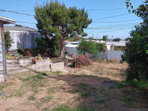 902  E Greenwood Ave  , La Habra, CA