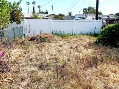 902  E Greenwood Ave  , La Habra, CA