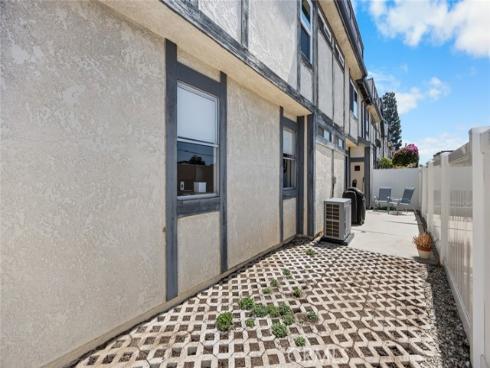 543 S Walnut 11 Street, La Habra, CA