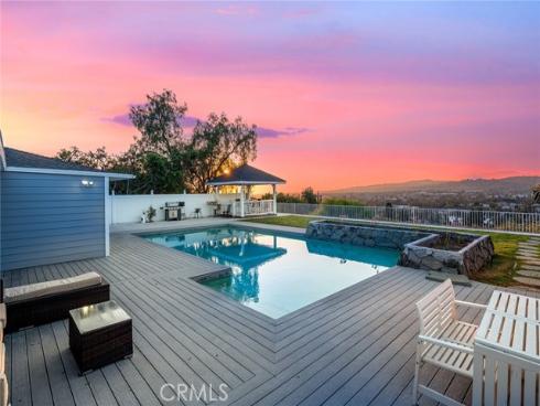 761 W. Country Hills Drive