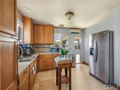 570 E 2nd   Avenue, La Habra, CA