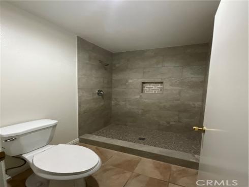 1052 S Idaho  24 , La Habra, CA