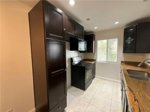 1052 S Idaho  24 , La Habra, CA