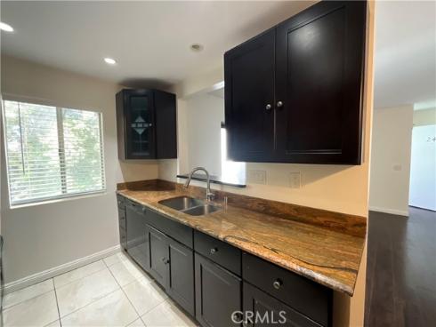 1052 S Idaho  24 , La Habra, CA